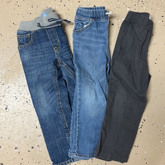 2 pair jeans and one pair of pants. Gap is one of the brands - Picture 2 of 2